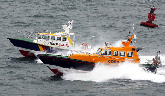 Port of Cork Pilot Boat 'Fáilte' races away from the dock to